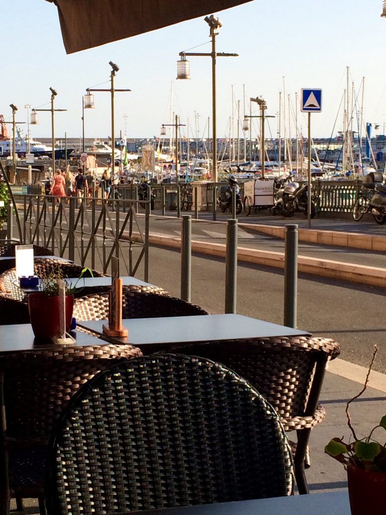 La terrasse de Gigi sur le vieux port.