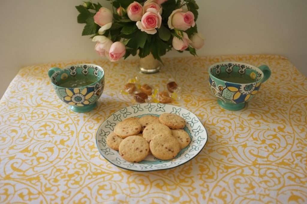 Les biscuits sablés caramel pour accompagner notre thé.