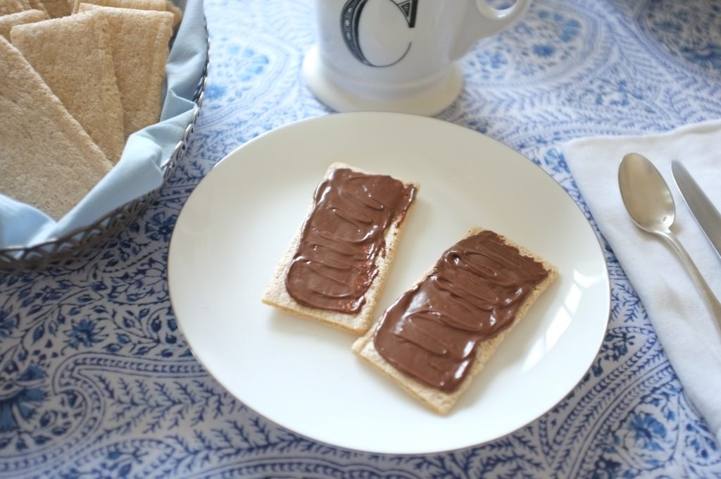 Les tartines sans gluten craquantes à l'amande, avec de la pâte à tartiné noisette chocolat