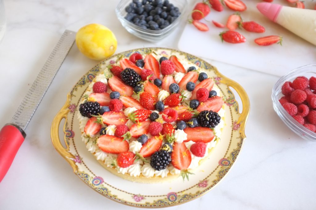 le gâteau sans gluten au citron et fruits rouges